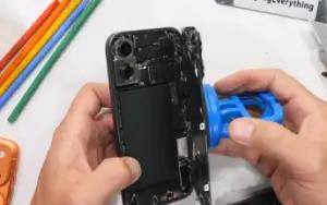 Bedah Jeroan iPhone 17 Gampang Dibongkar Tapi Komponen Penggantinya Mahal Banget (FOTO: gsmarena)