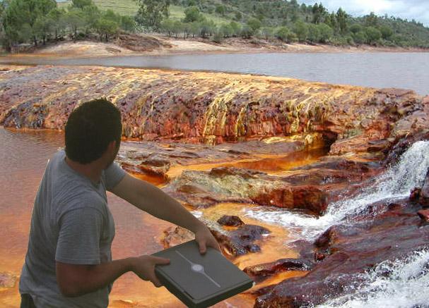 Gila, Melempar Laptop Dijadikan Ajang Olahraga di Jepang!