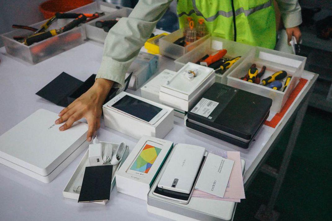 Yuk, Lihat Proses Bagaimana Ponsel-ponsel Oppo Dihancurkan