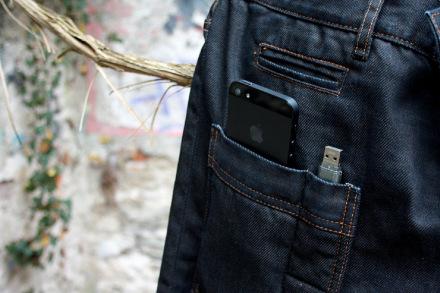 Jangan Pernah Menaruh iPhone 5 di Kantong Belakang!
