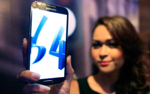 Ponsel Manakah Yang Pantas Menjadi Pesaing Galaxy S4?