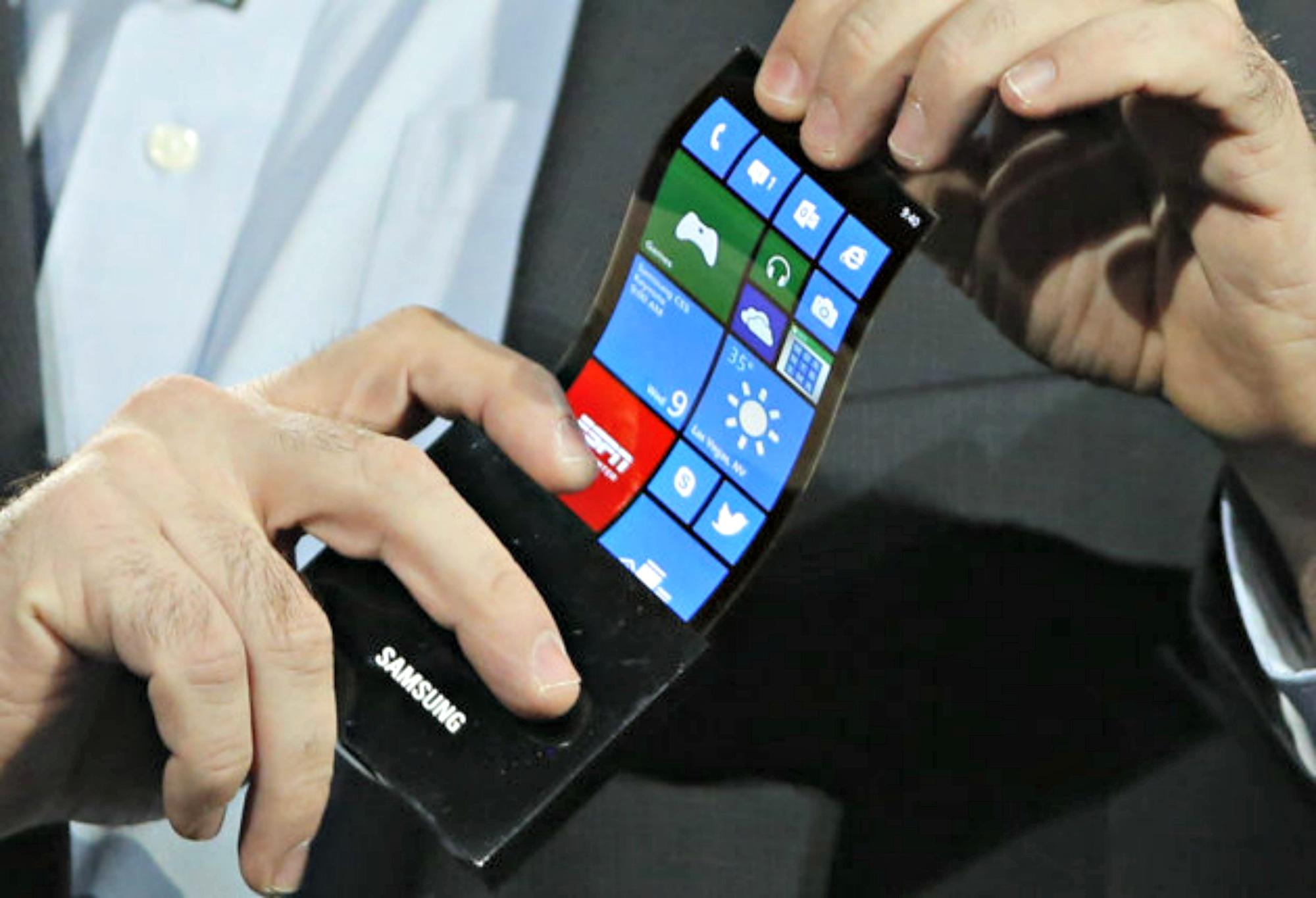 Ponsel Samsung Dengan Layar Lengkung Segera Dirilis
