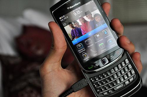 Meskipun Akan Jatuh, Ternyata Samsung Tertarik Untuk Membeli BlackBerry