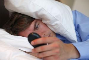 Chatting Sebelum Tidur Dapat Mengganggu Kualitas Tidur