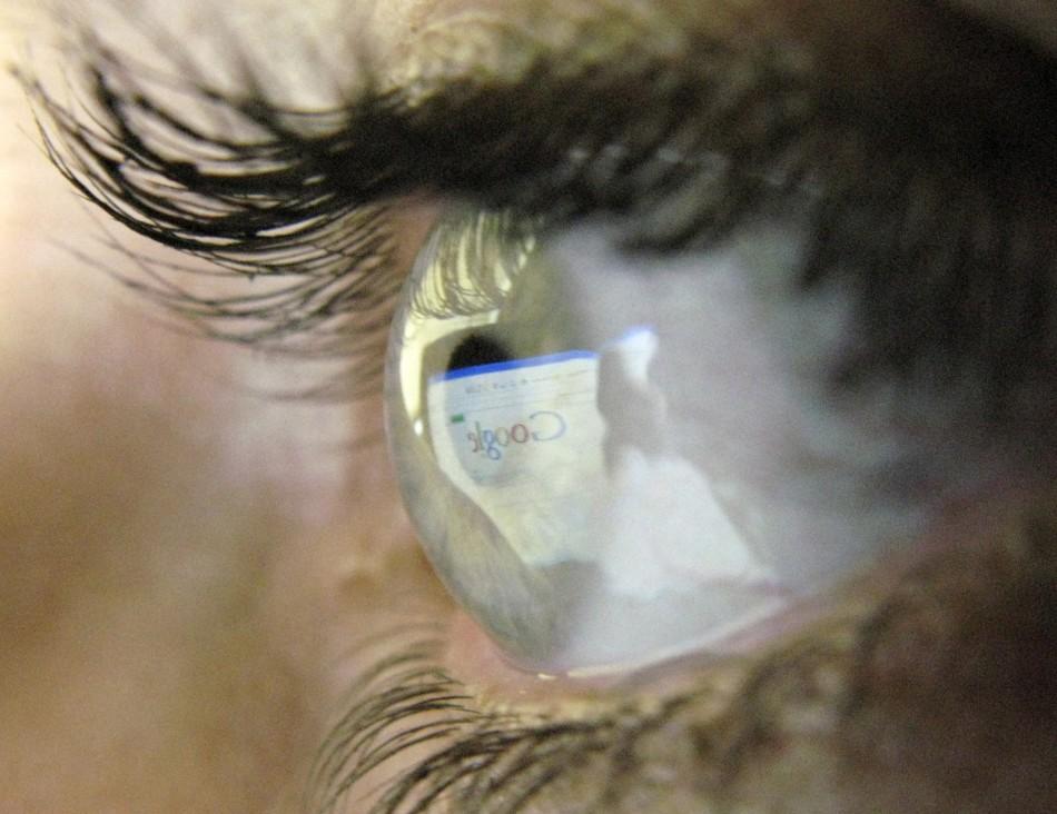 Wow, Lensa Kontak Super Canggih Diklaim Bisa Kalahkan Google Glass!