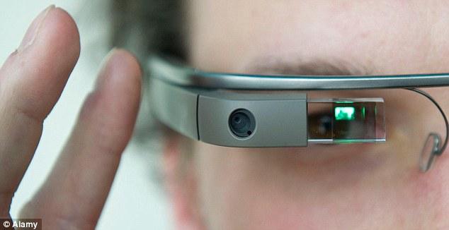 Gara-Gara Nonton Bioskop Pakai Google Glass, Pria Ini Ditangkap FBI