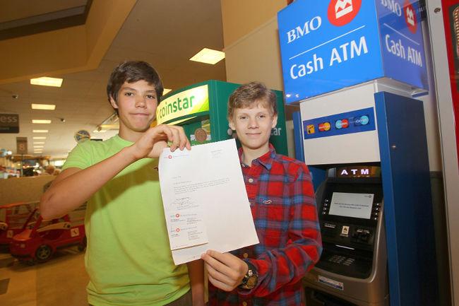 Hanya Dengan Buku Manual, Dua Remaja Berhasil `Hacking` Mesin ATM