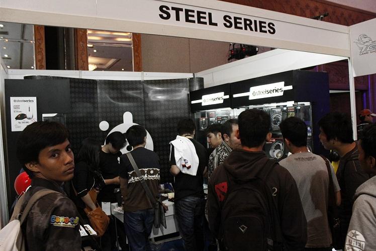 [IGS 2014] Steel Series Adakan Diskon Besar-Besaran di Booth Indonesia Game Show 2014!