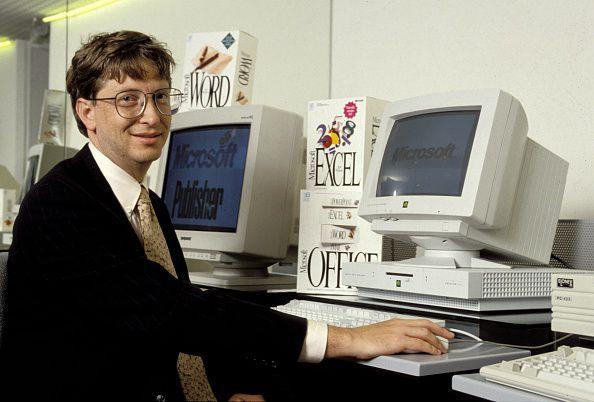 Bill Gates Pernah Ramal Kehadiran Netflix dan Facebook 23 Tahun yang Lalu!